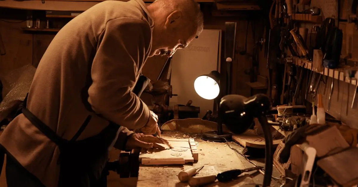 Illuminazione Fai-da-te: Come Modificare una Lampada
