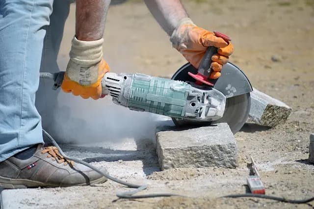 Come Costruire una Casa per Uccelli Fai-da-te: Guida Completa