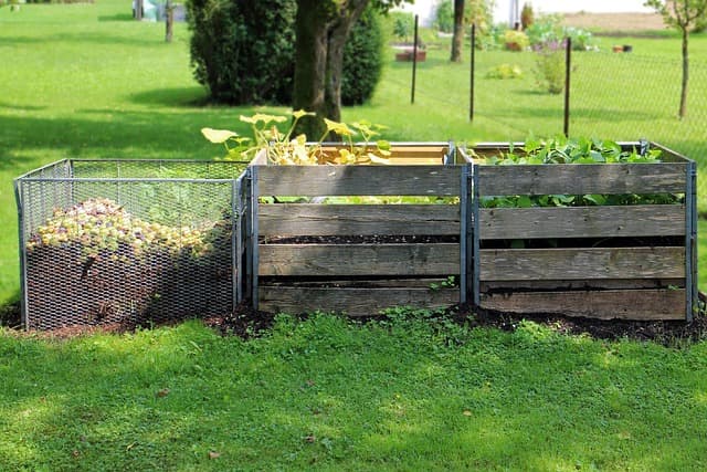 Come Costruire un Compostatore Fai-da-te in Giardino