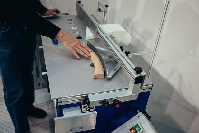 Come Realizzare una Porta di Legno Fai-da-te: Guida Completa